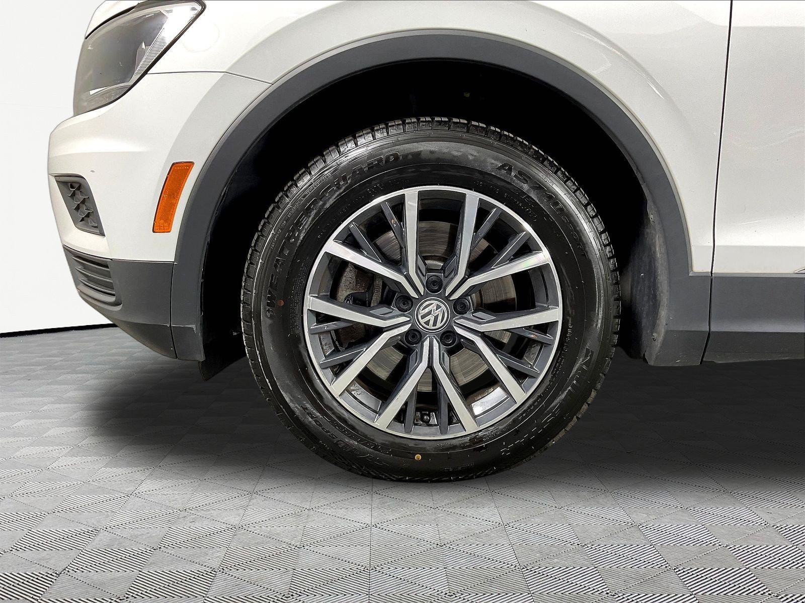 Used 2020 Volkswagen Tiguan SE w/ Panoramic Sunroof Package FWD image 35