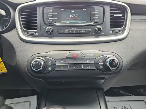 Used 2017 Kia Sorento FWD image 27