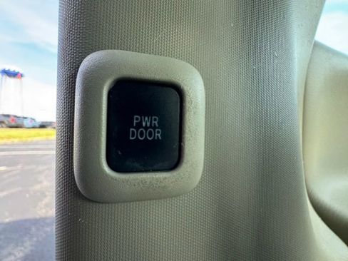 Used 2015 Toyota Sienna XLE image 18