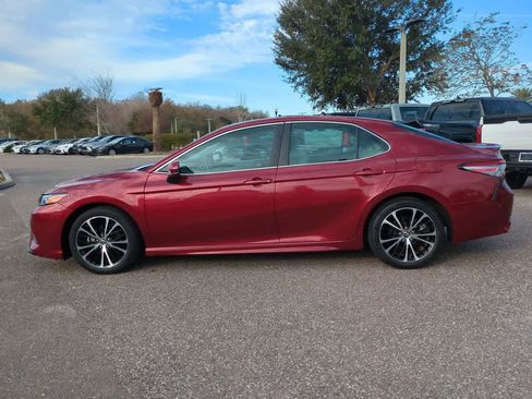 Certified 2018 Toyota Camry SE image 3