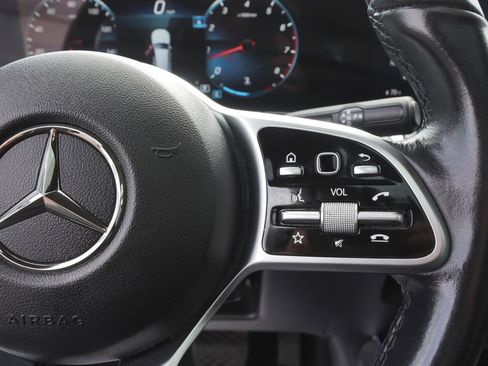 Used 2023 Mercedes-Benz GLB 250 4MATIC w/ Premium Package image 20