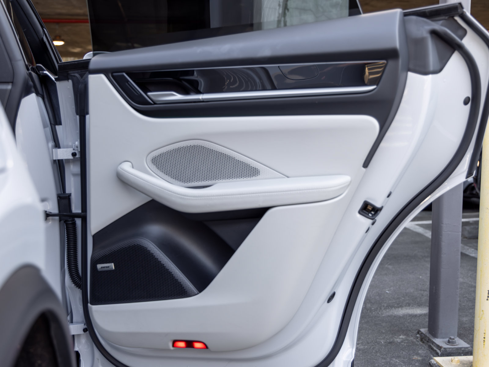 Certified 2025 Porsche Macan Electric RWD image 51