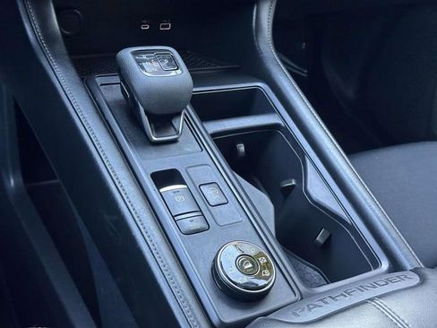 Used 2024 Nissan Pathfinder S image 22