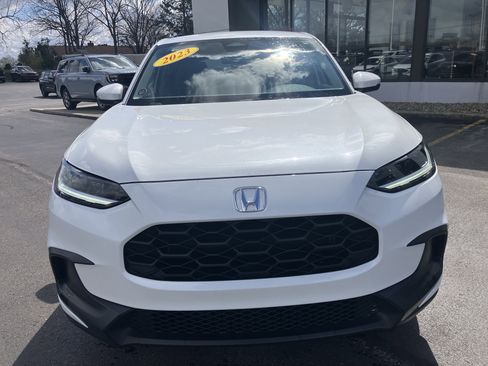 Used 2023 Honda HR-V LX image 2