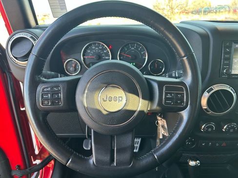 Used 2018 Jeep Wrangler Rubicon w/ Connectivity Group image 14