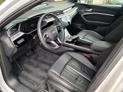Used 2023 Audi e-tron Premium w/ Convenience Plus Package image 2