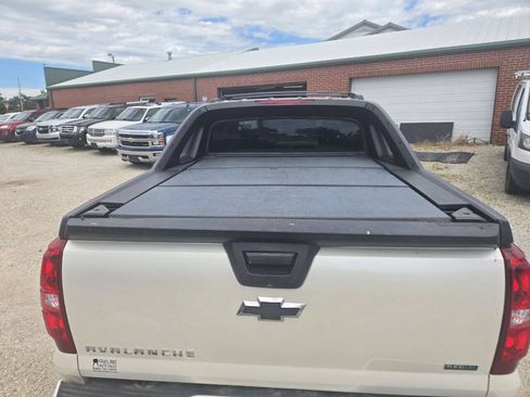 Used 2011 Chevrolet Avalanche LTZ AWD/4WD image 11