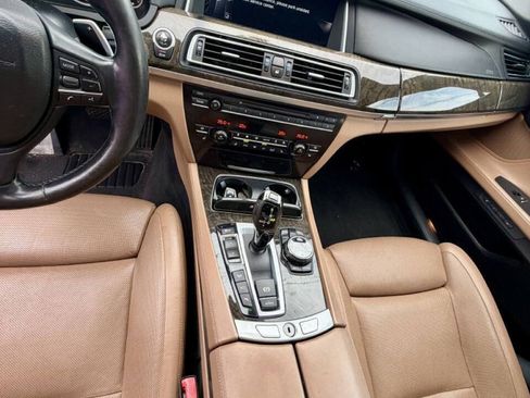 Used 2015 BMW 750Li xDrive AWD/4WD image 17