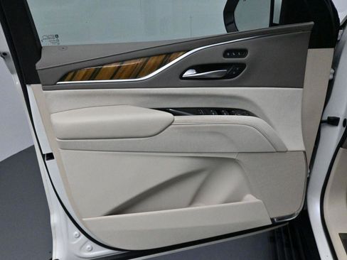 Certified 2022 Cadillac Escalade ESV Sport Platinum w/ Heavy-Duty Trailer Package image 13