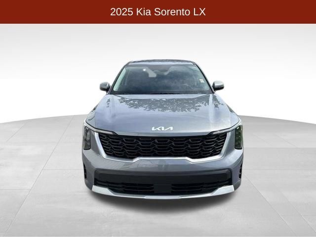 Used 2025 Kia Sorento LX FWD image 2