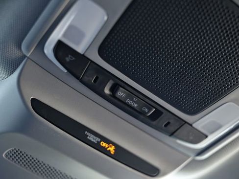 Certified 2023 Honda HR-V LX image 40