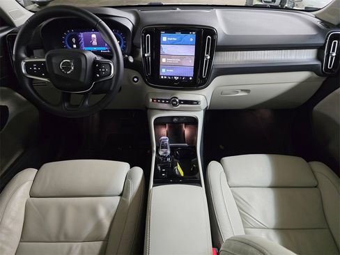 Certified 2023 Volvo XC40 B5 Ultimate w/ Protection Package Premier image 18