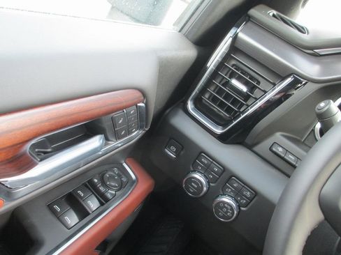 New 2026 GMC Sierra 2500 Denali Ultimate AWD/4WD image 16