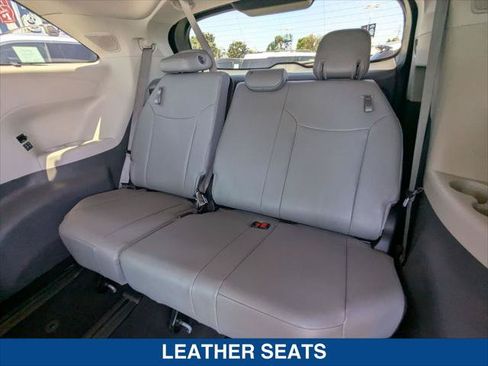 Used 2022 Toyota Sienna Limited AWD/4WD image 21