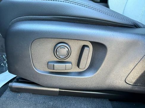 New 2026 Land Rover Range Rover Velar Dynamic SE image 17