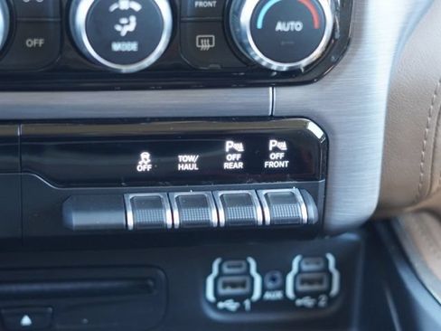 Used 2019 RAM 1500 Limited RWD image 36