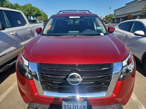 Used 2024 Nissan Pathfinder SV FWD image 4