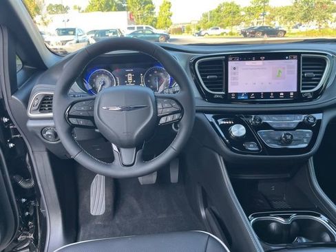 New 2026 Chrysler Pacifica Limited w/ S Appearance Package image 18