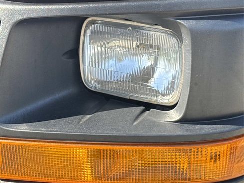 Used 2017 Chevrolet Express 3500 image 22