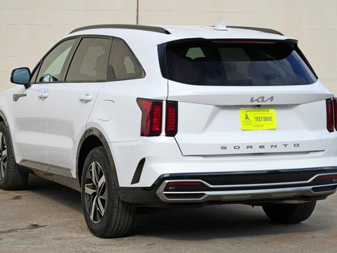 Used 2022 Kia Sorento S FWD image 46