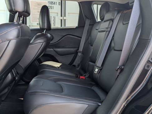 Used 2016 Jeep Cherokee Limited image 14