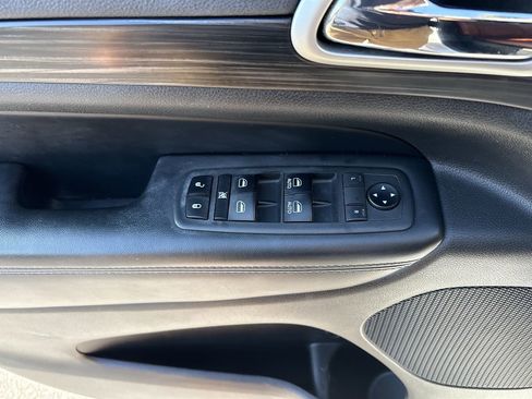 Used 2019 Jeep Grand Cherokee Laredo image 18