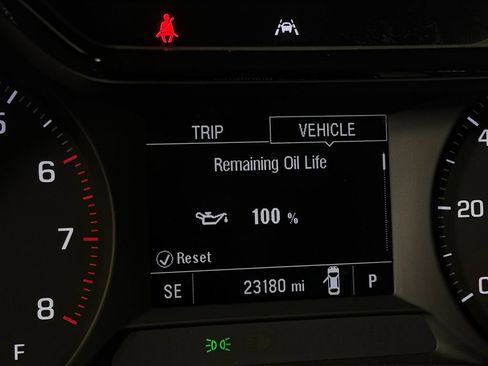Used 2024 Chevrolet Trax LS w/ LS Convenience Package FWD image 16