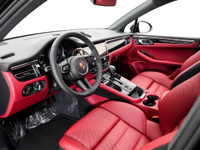 Certified 2026 Porsche Macan AWD/4WD image 4