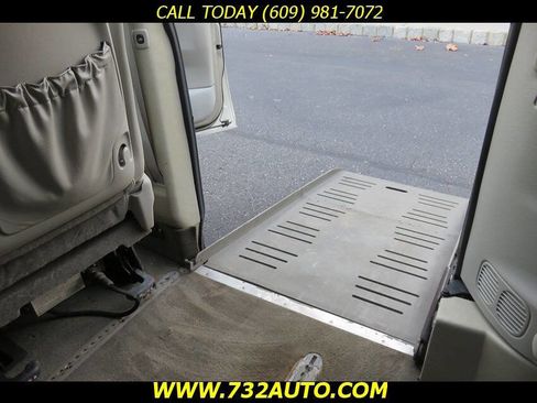 Used 2006 Chrysler Town & Country Limited w/ Trailer Tow Prep Group image 9