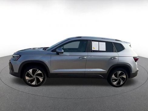 Used 2026 Volkswagen Taos SE AWD/4WD image 9