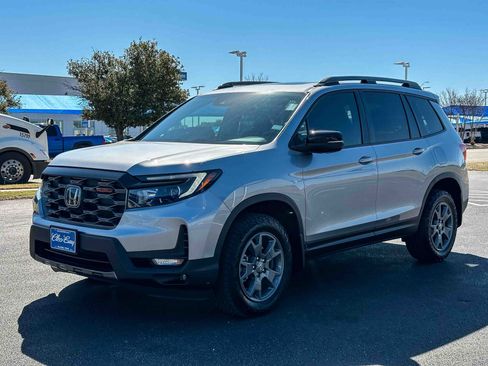 Certified 2025 Honda Passport TrailSport image 10