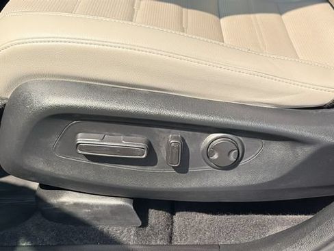 Used 2023 Honda CR-V EX-L image 10