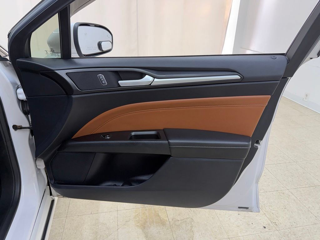 Used 2020 Ford Fusion Energi Titanium FWD image 8