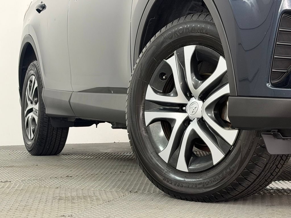 Used 2018 Toyota RAV4 LE w/ All Weather Liner Package AWD/4WD image 17