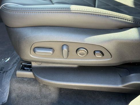 Used 2023 Buick Enclave Avenir w/ Avenir Technology Package FWD image 34