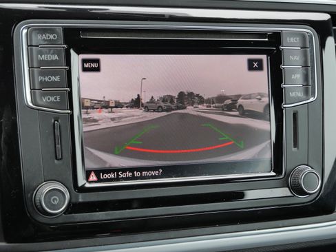 Used 2018 Volkswagen Beetle 2.0T SE image 35