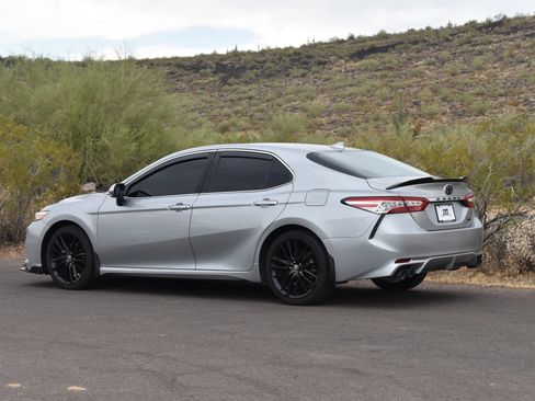 Used 2020 Toyota Camry XSE FWD image 5