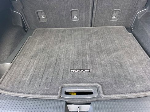 Used 2023 Nissan Rogue SV image 17