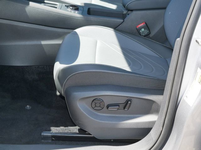 Certified 2025 Volkswagen Tiguan SE AWD/4WD image 14