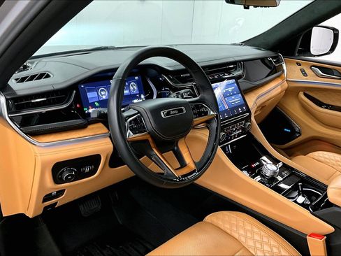Used 2023 Jeep Grand Cherokee L Summit AWD/4WD image 14