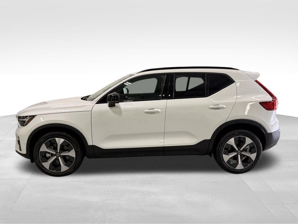 Used 2026 Volvo XC40 B5 Plus AWD/4WD image 2