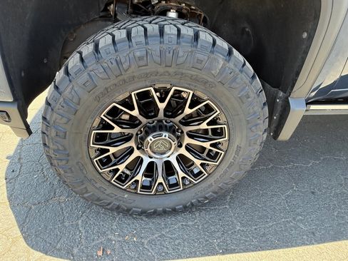 Used 2021 GMC Sierra 2500 Denali w/ Denali Ultimate Package image 16