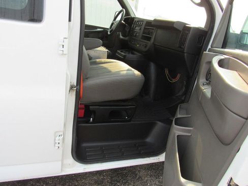 Used 2015 Chevrolet Express 2500 RWD image 13