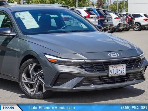 Used 2025 Hyundai Elantra Sport FWD image 2