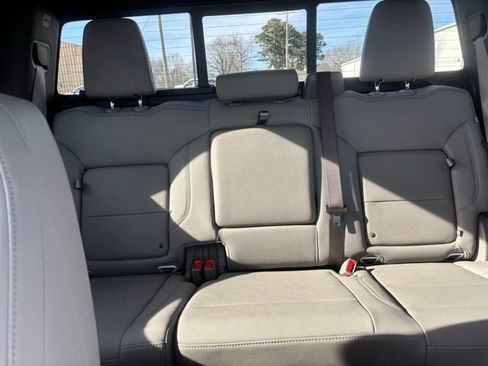 Used 2025 Chevrolet Silverado 1500 LTZ image 13