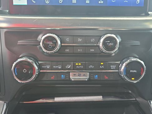 Used 2022 Ford F150 Lariat image 19