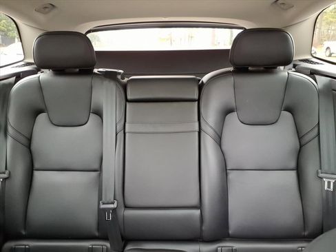 Certified 2023 Volvo XC60 B5 Core w/ Climate Package image 16