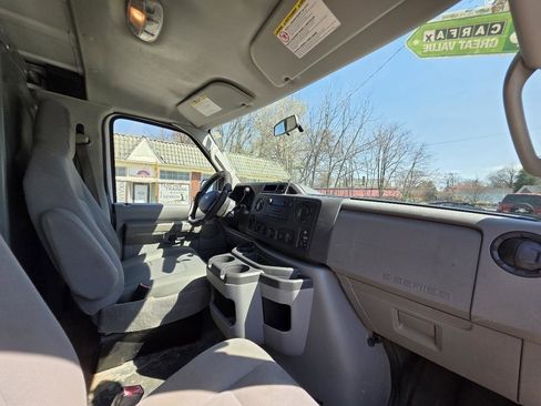 Used 2013 Ford E-250 and Econoline 250 w/ PWR Group image 15