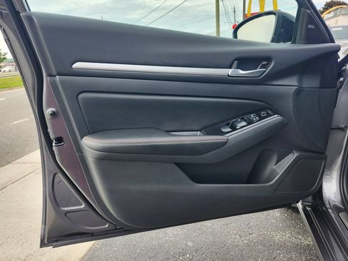 Used 2025 Nissan Altima 2.5 SR w/ SR Premium Package AWD/4WD image 6