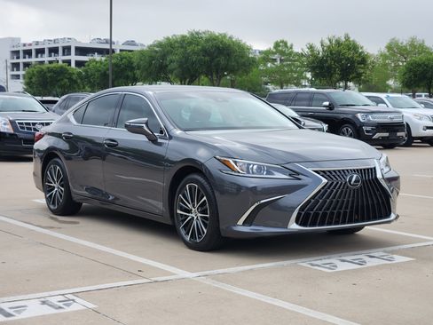 Used 2025 Lexus ES 350 w/ Premium Package image 2
